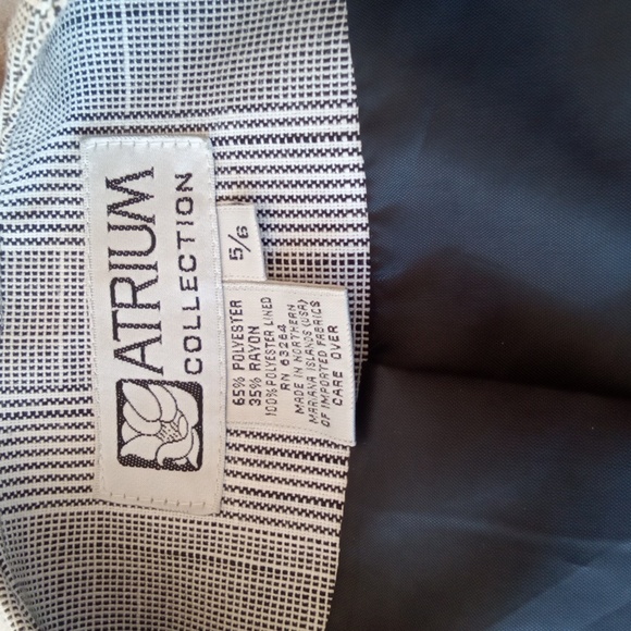 PRICE DROP.  2 piece Blazer/Straight Skirt. Size 5/6. Grey/white plaid - Picture 5 of 9